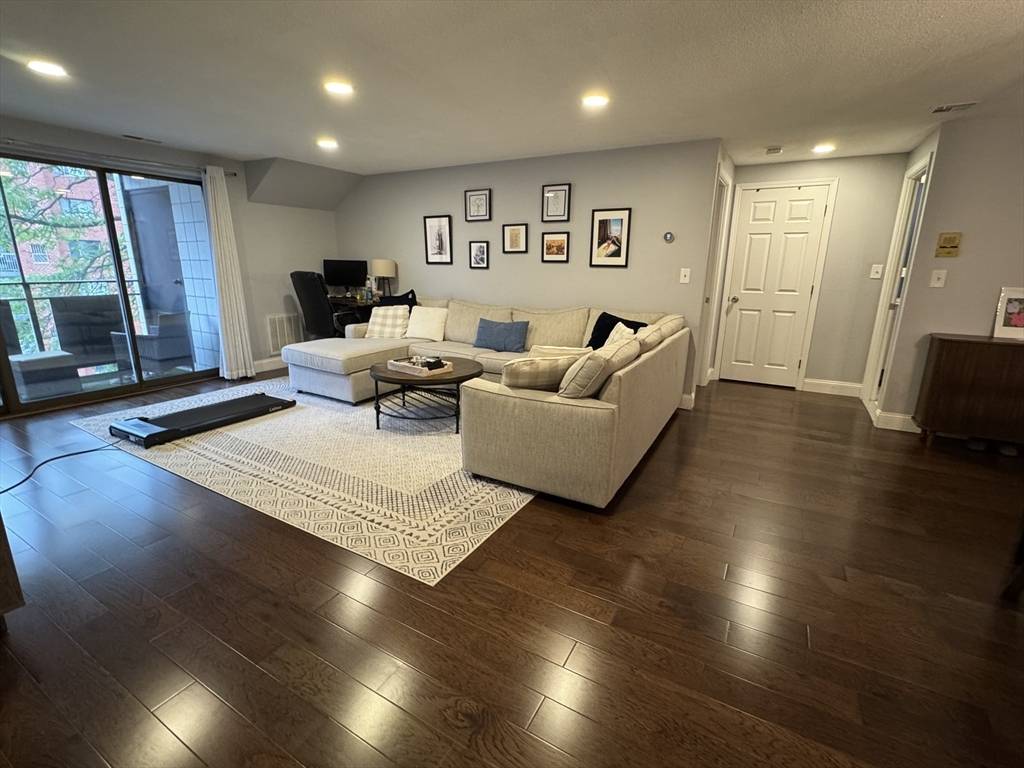 Medford, MA 02155,12 Ninth St #408