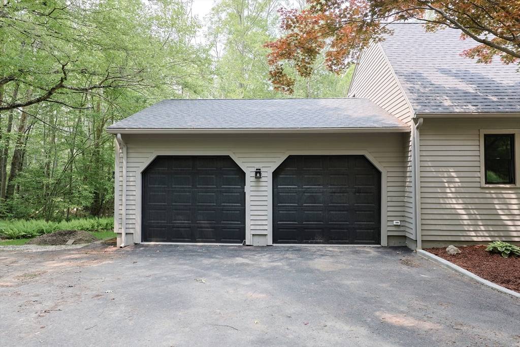 Uxbridge, MA 01569,657 Aldrich St