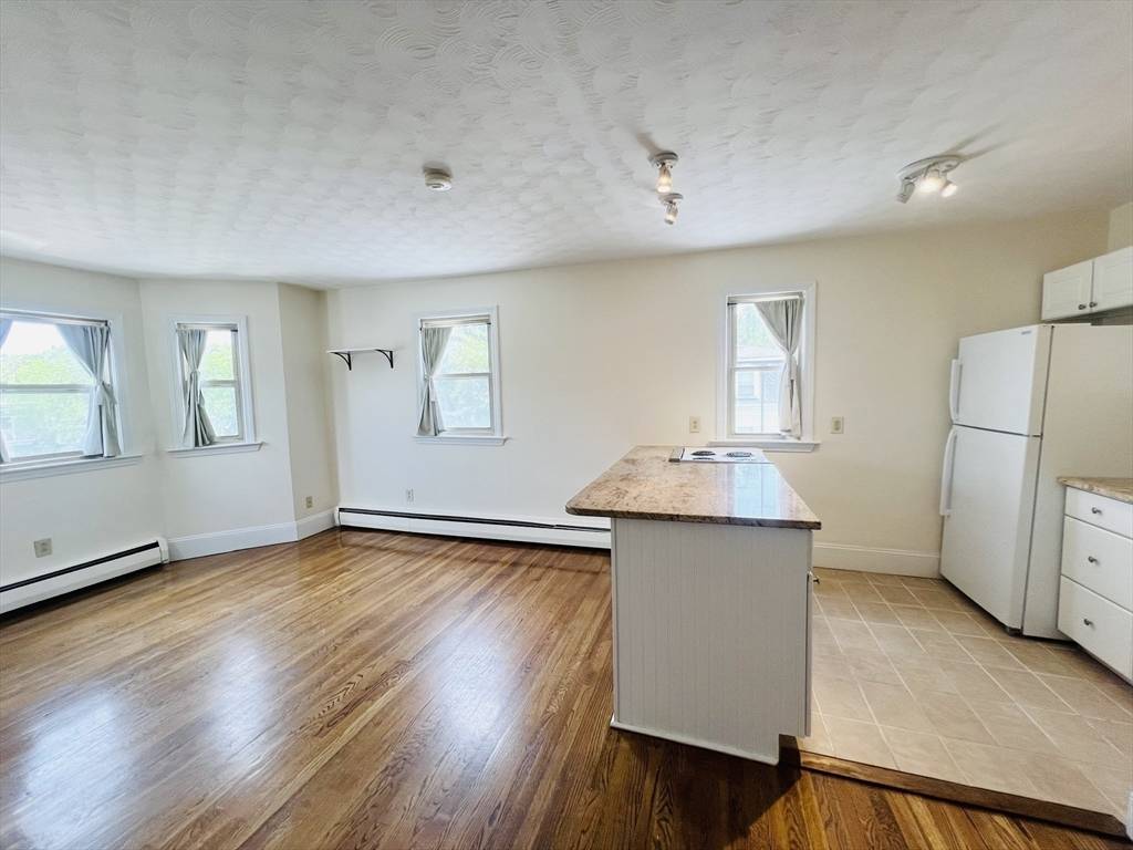 Cambridge, MA 02138,189 Concord Ave #3