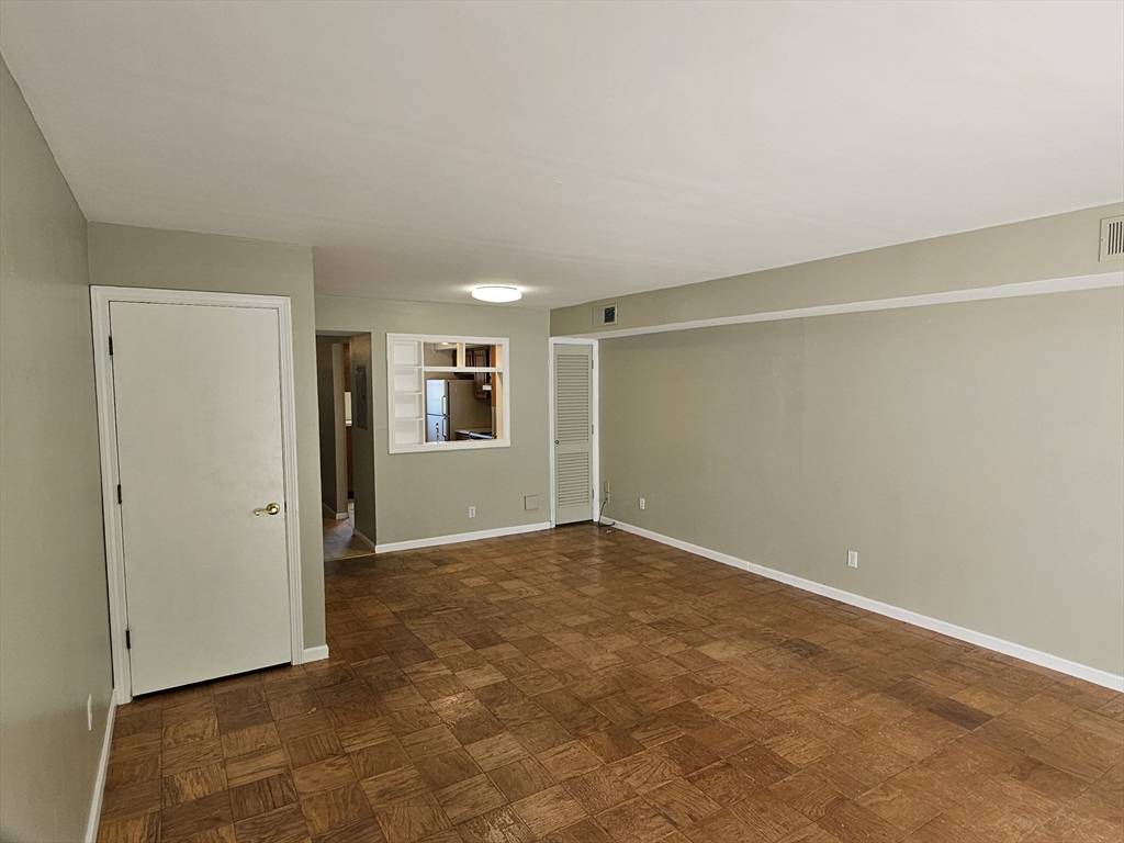 Framingham, MA 01701,403 Windsor Dr #0