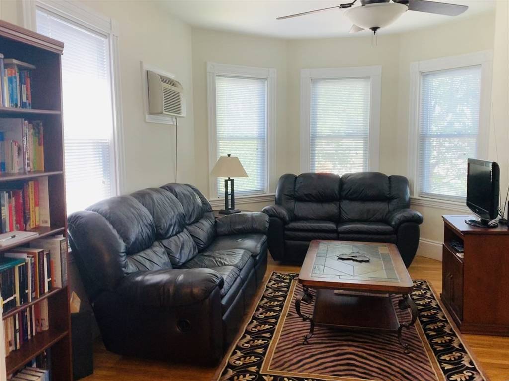 Somerville, MA 02143,52 Beacon St #2