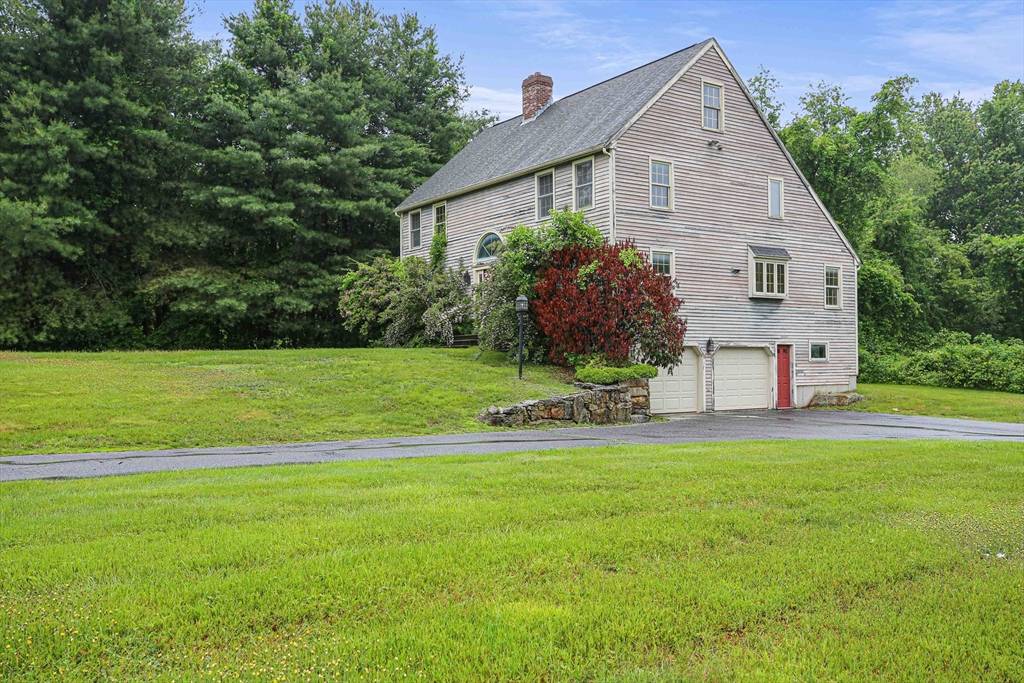 Mendon, MA 01756,85 Hartford Ave W
