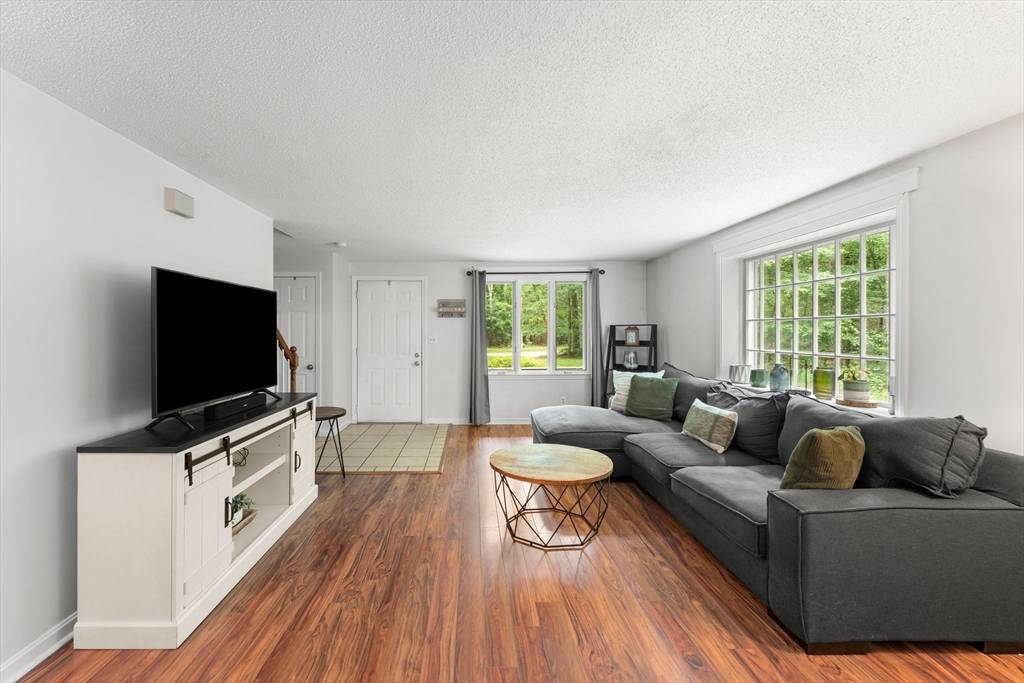 Norton, MA 02766,2 Colonial Dr #2