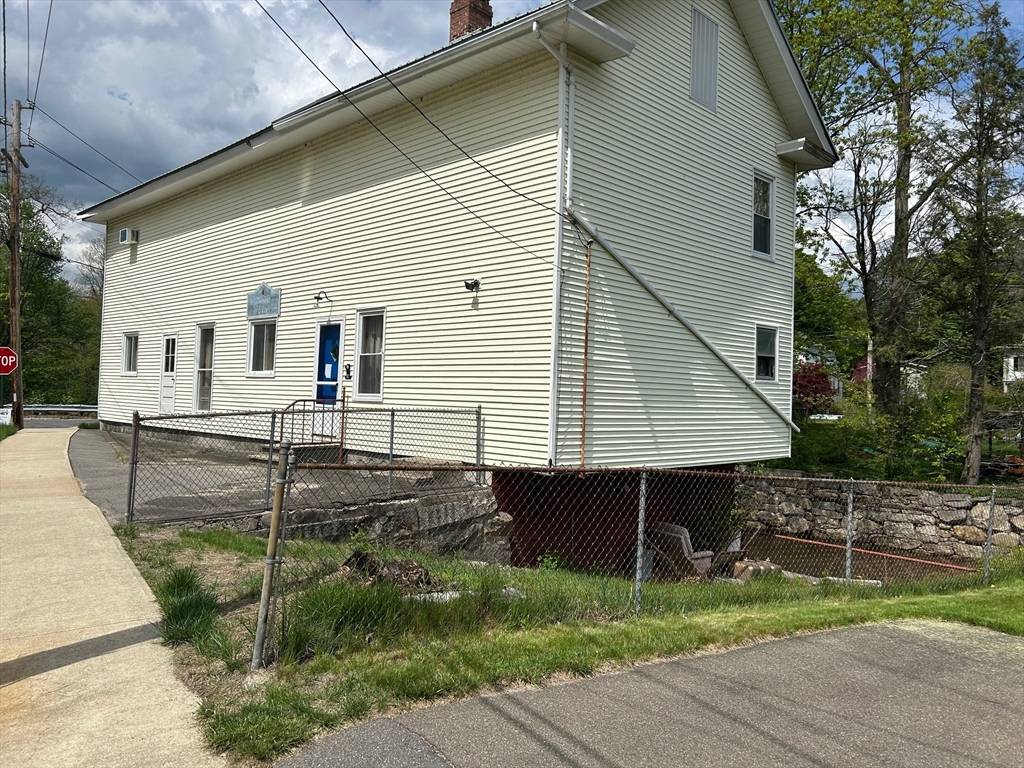 Williamsburg, MA 01039,1 S Main St