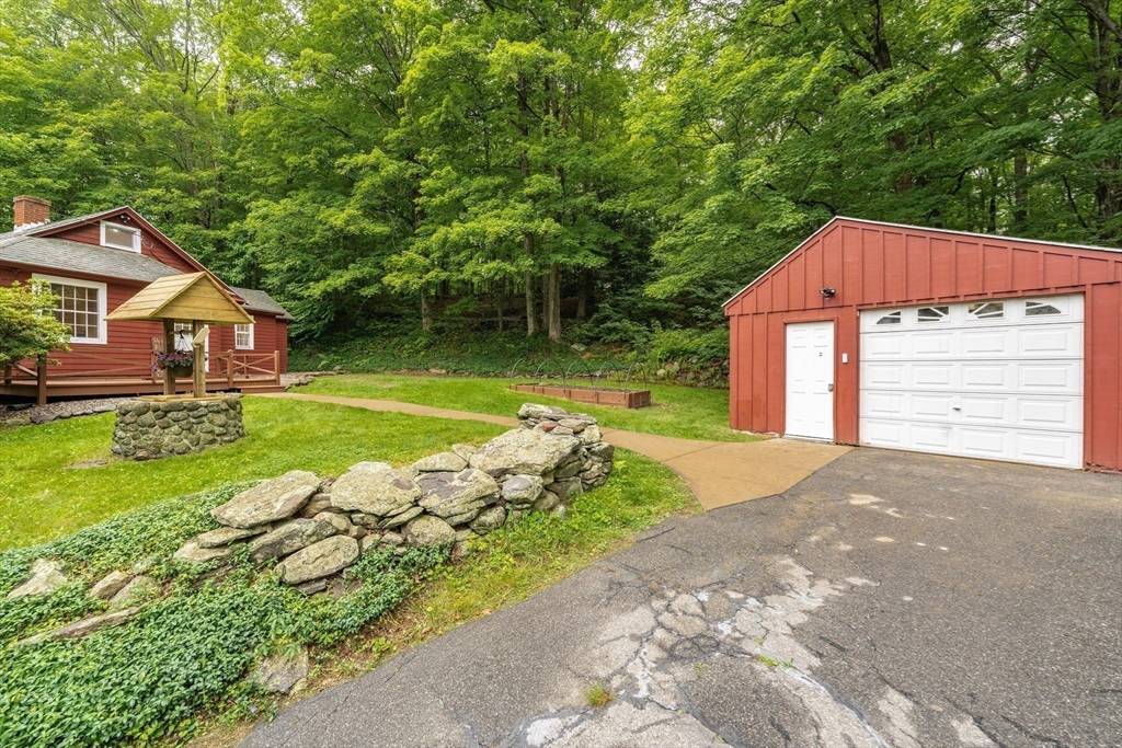 Wilbraham, MA 01095,417 Mountain Road