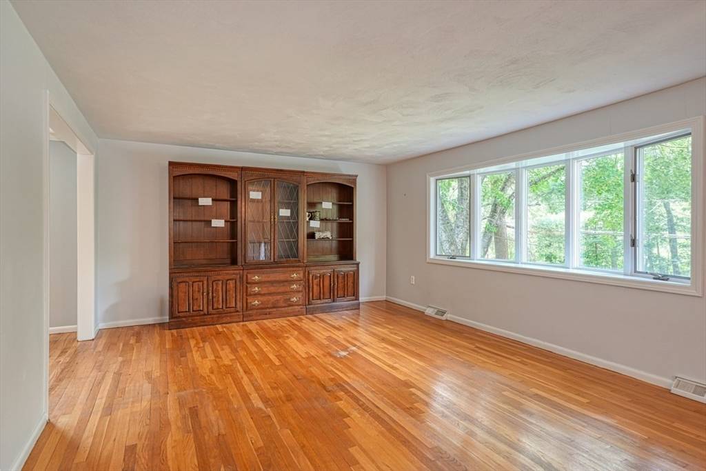 Northborough, MA 01532,14 Fay Ln