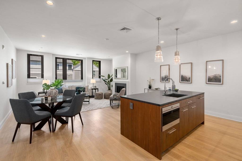 Wellesley, MA 02482,100 Linden Street #Unit 202