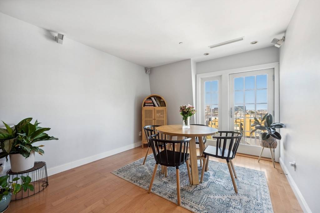 Boston, MA 02127,312-320 W 3rd St #305