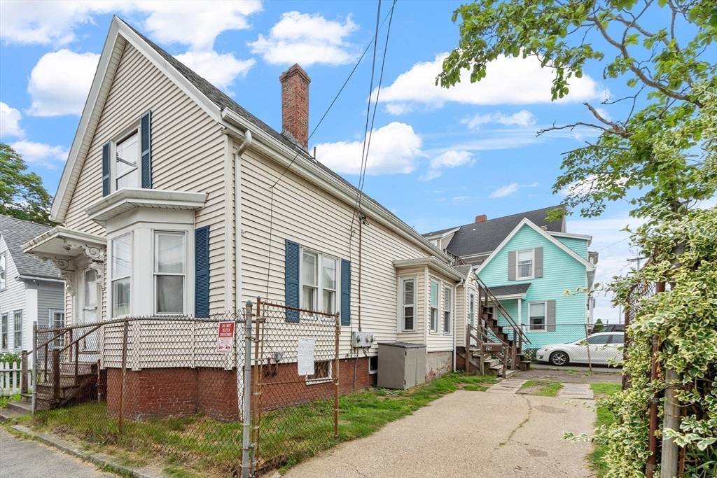 Gloucester, MA 01930,26 Mansfield St