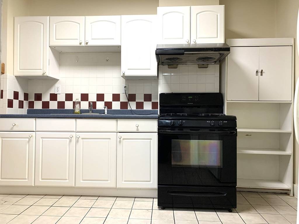 Somerville, MA 02143,12 Evergreen Sq #1