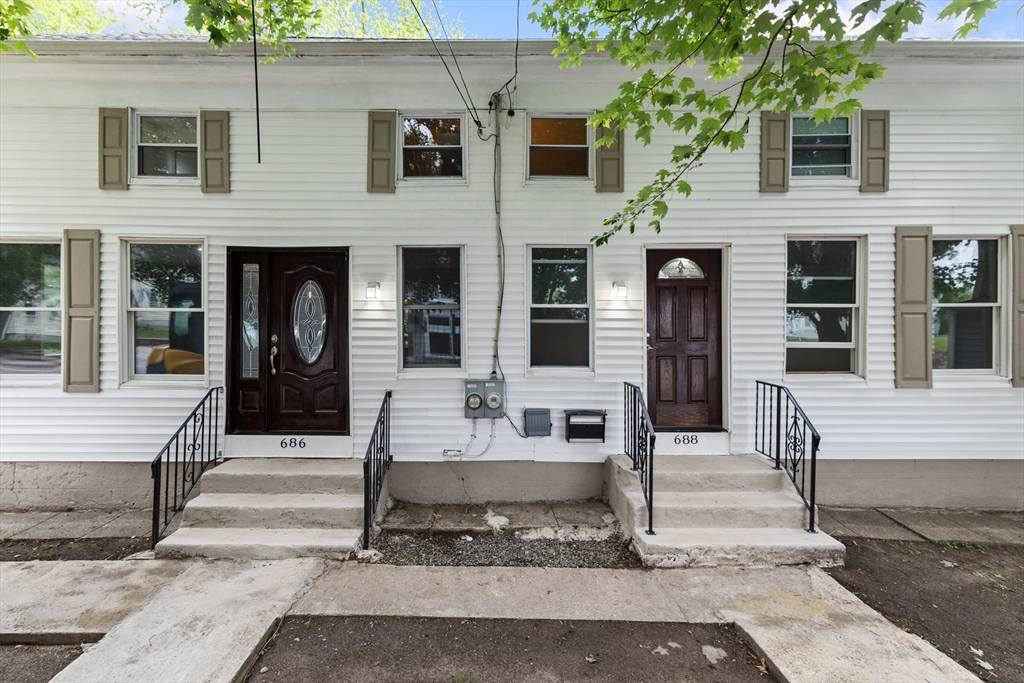 Warwick, RI 02886,686-688 East Ave