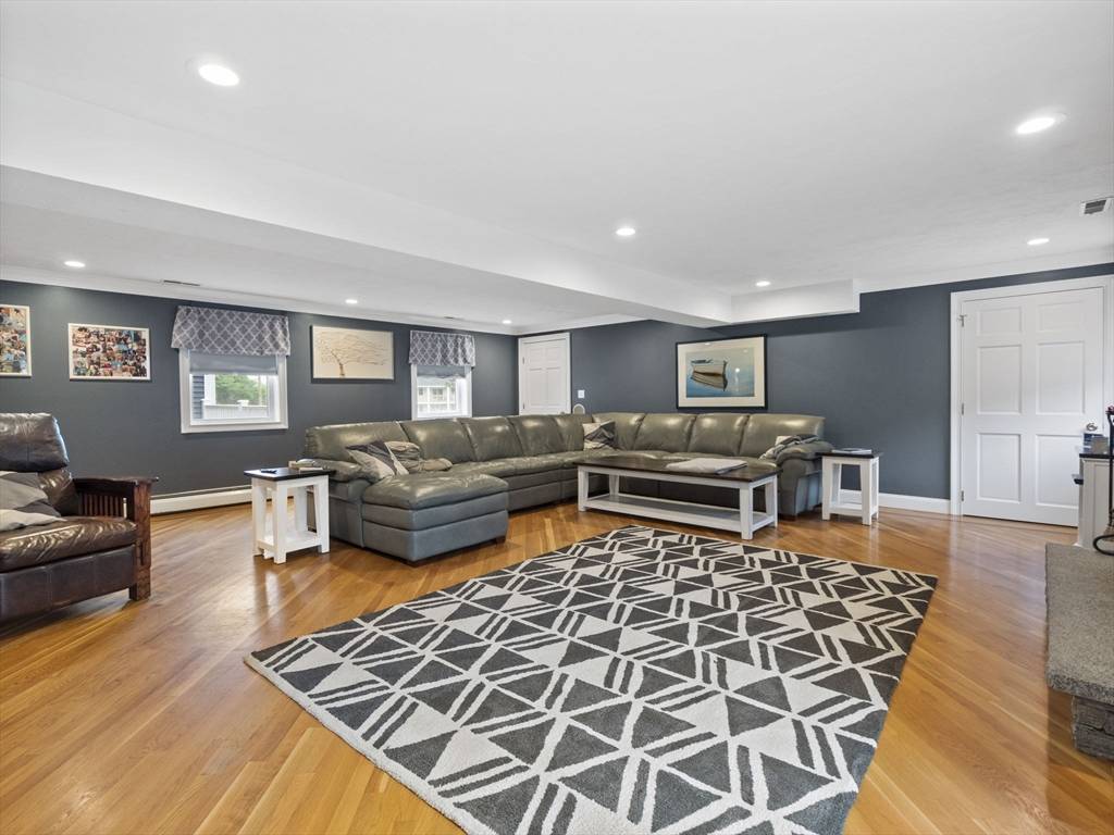 Dracut, MA 01826,886 Methuen St.