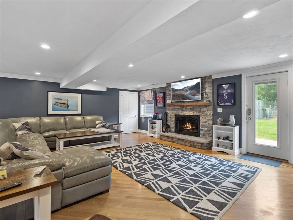 Dracut, MA 01826,886 Methuen St.
