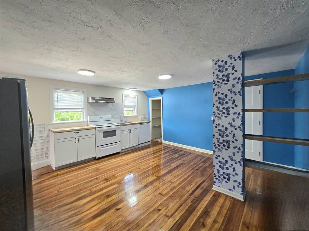 Weymouth, MA 02190,717 Main Street #1R