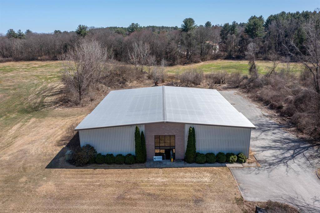 30 Crabtree Lane Woodstock, CT 06281