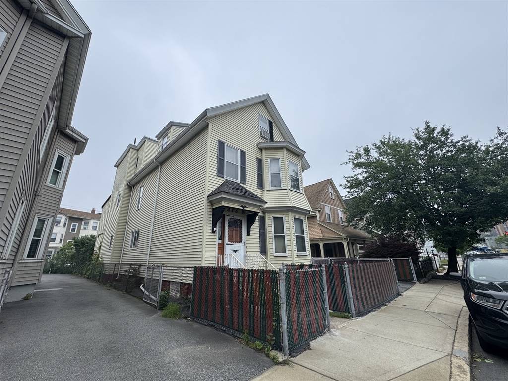 Somerville, MA 02143,373 Medford St