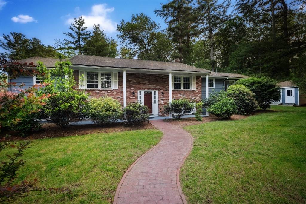 Andover, MA 01810,11 Farrwood Dr