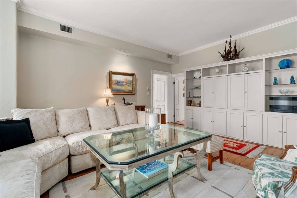 Boston, MA 02108,33 Chestnut St #5