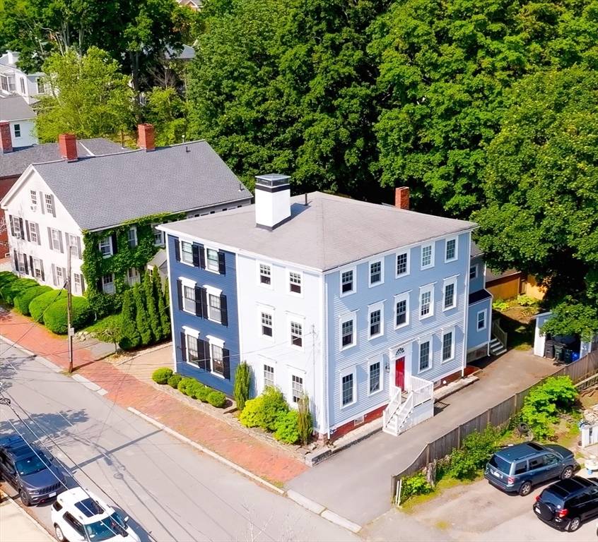 Newburyport, MA 01950,2 Court St #3