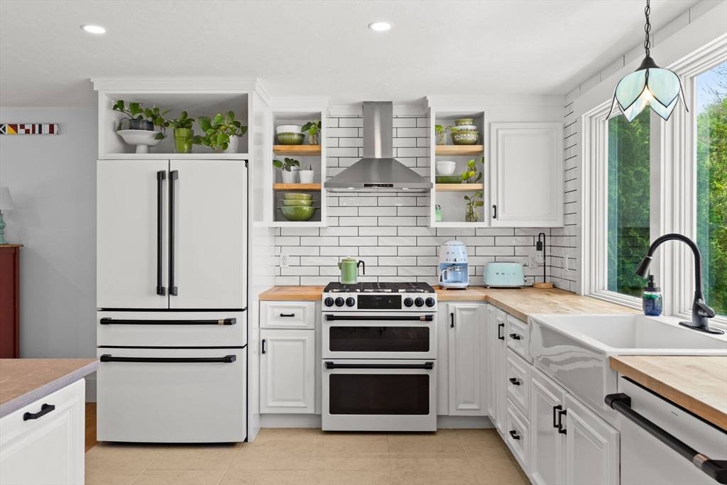 Falmouth, MA 02536,35 Rose Meadow Ln