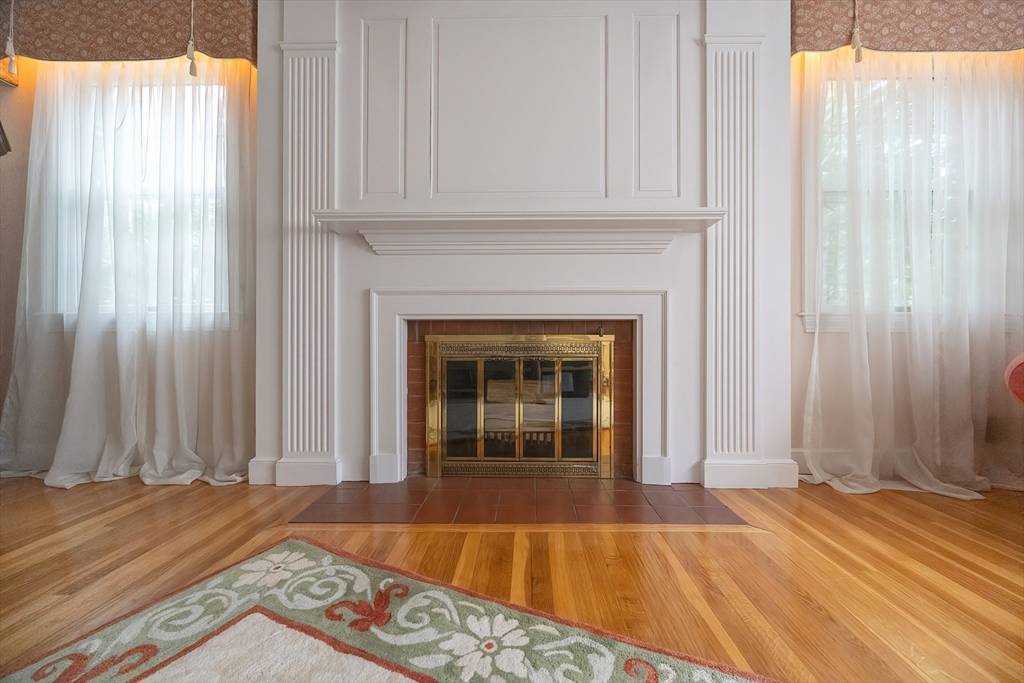 Norwood, MA 02062,10 Victoria Cir