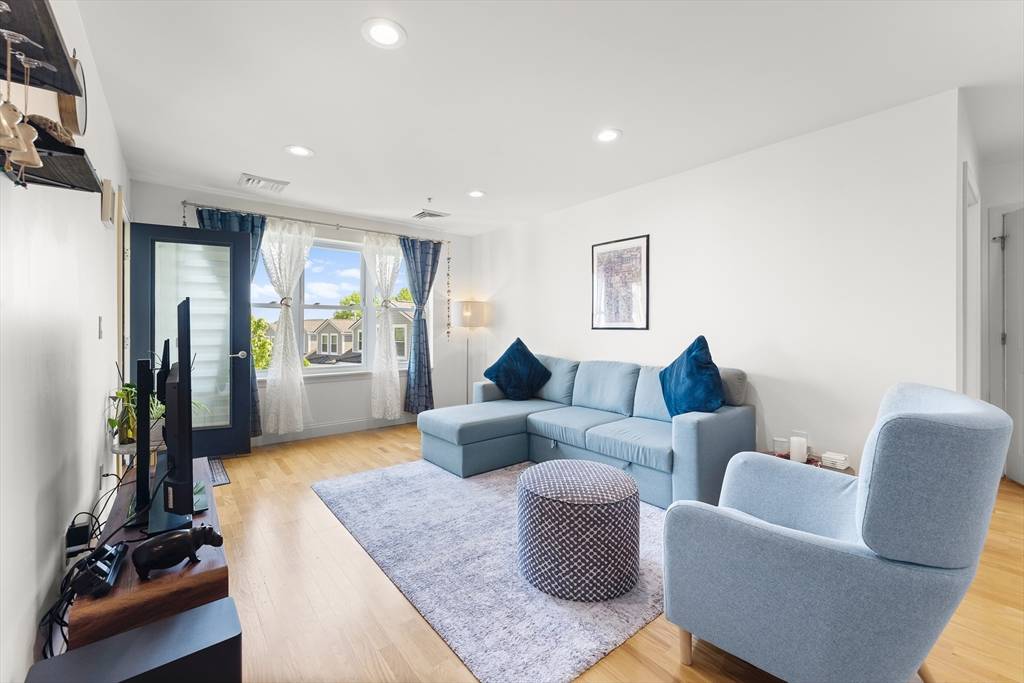 Cambridge, MA 02140,318 Rindge Ave #411