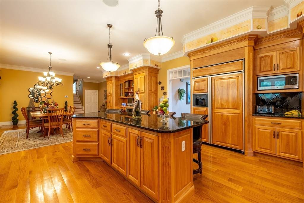 29 Hoveys Pond Dr Boxford, MA 01921