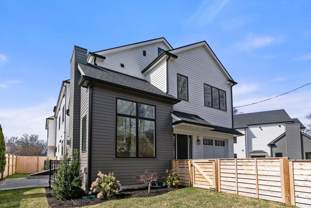 Newton, MA 02466,25 Johnson Place #25