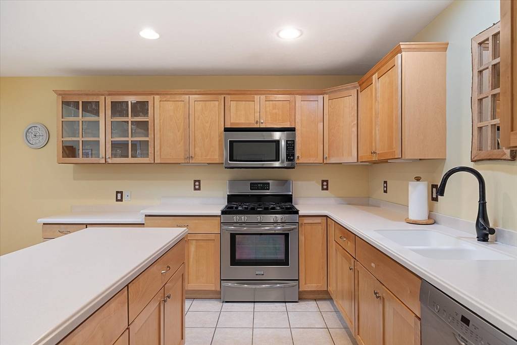 West Boylston, MA 01583,3 Angell Brook Dr #3
