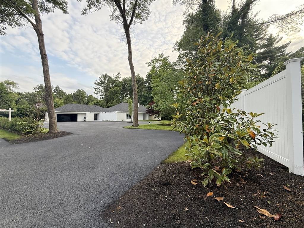 Easton, MA 02375,15r Scotchdam Rd