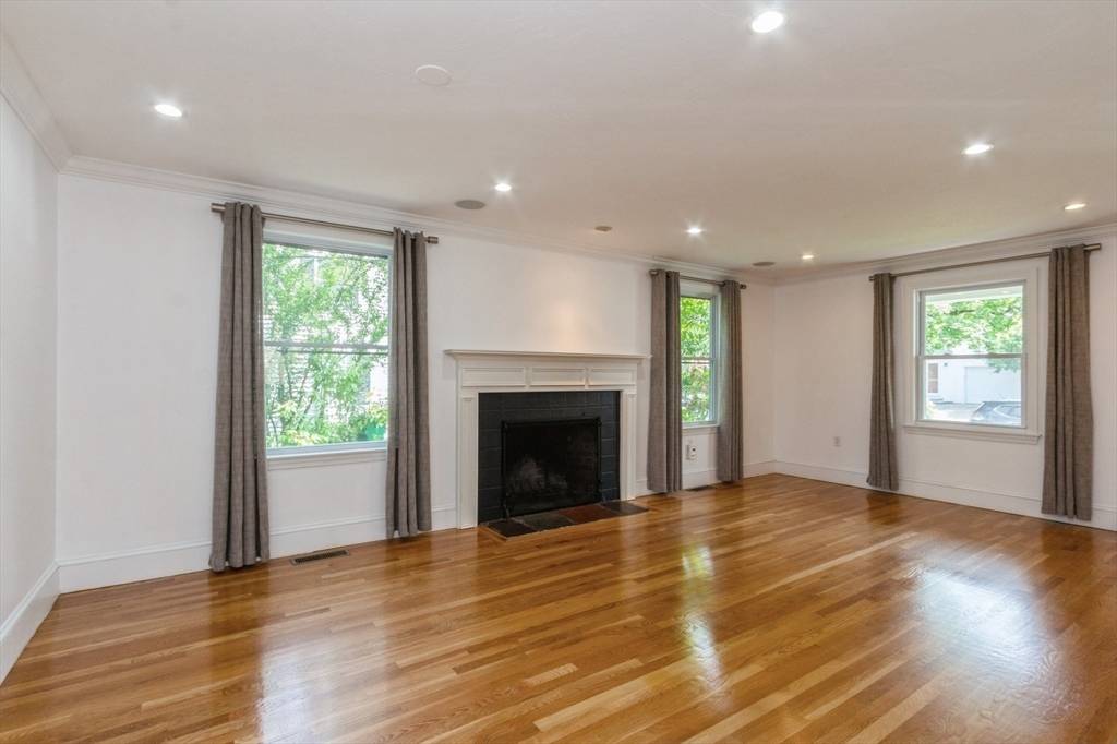 Newton, MA 02459,37 Philbrick Rd