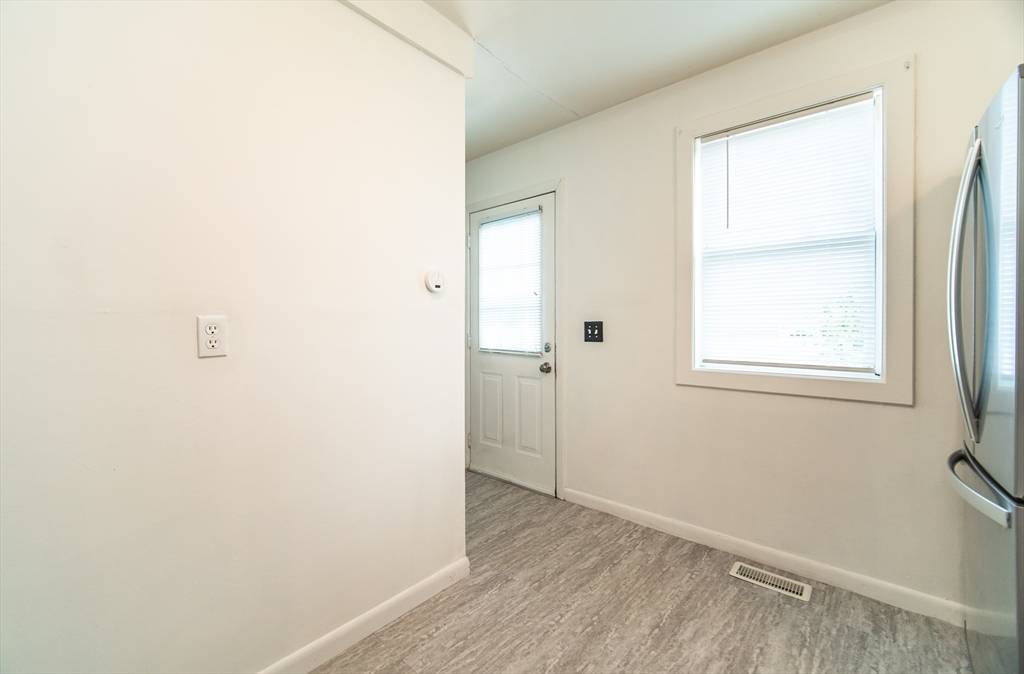 West Springfield, MA 01089,83 Armstrong St