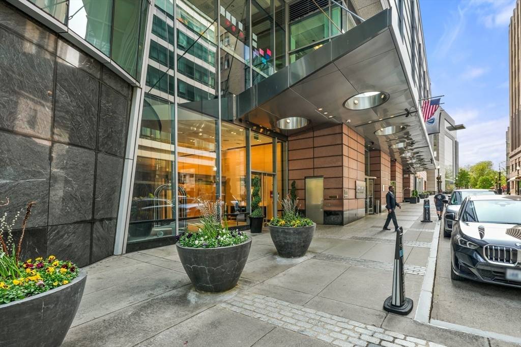 Boston, MA 02111,2 Avery St #19A