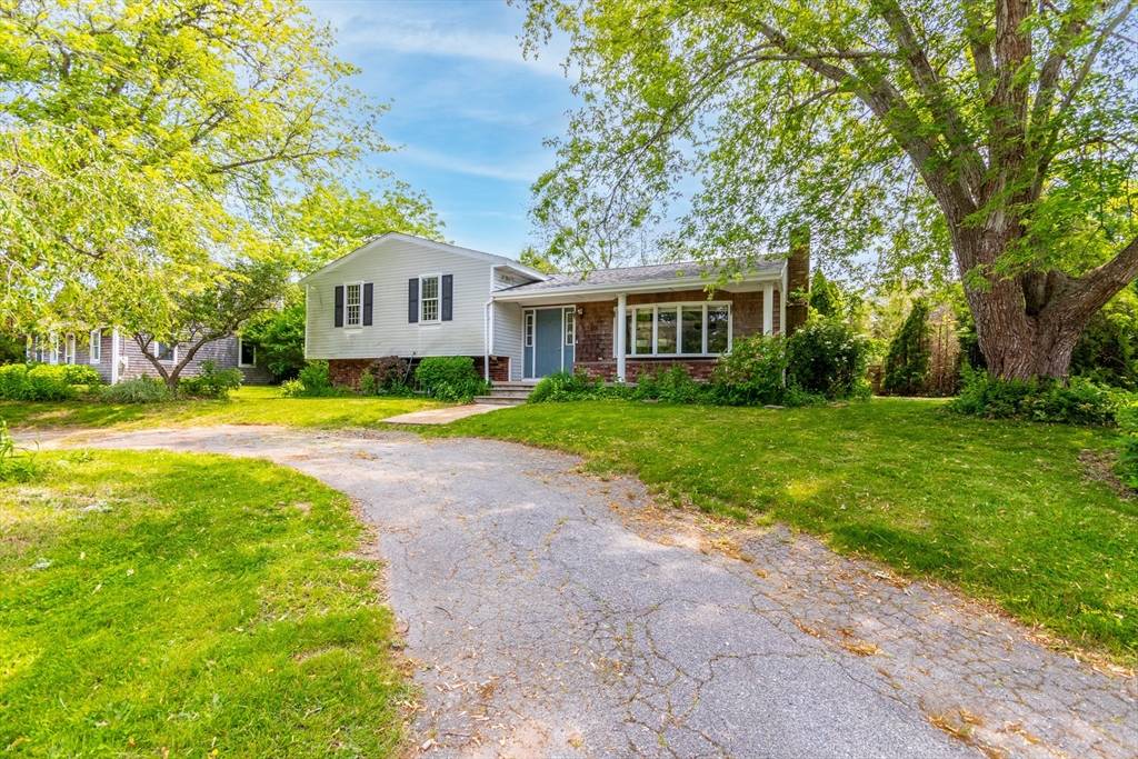 Falmouth, MA 02536,49 Broken Bow Ln