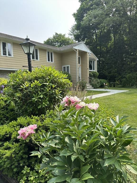 Weston, MA 02493,103 Sherburn Cirle