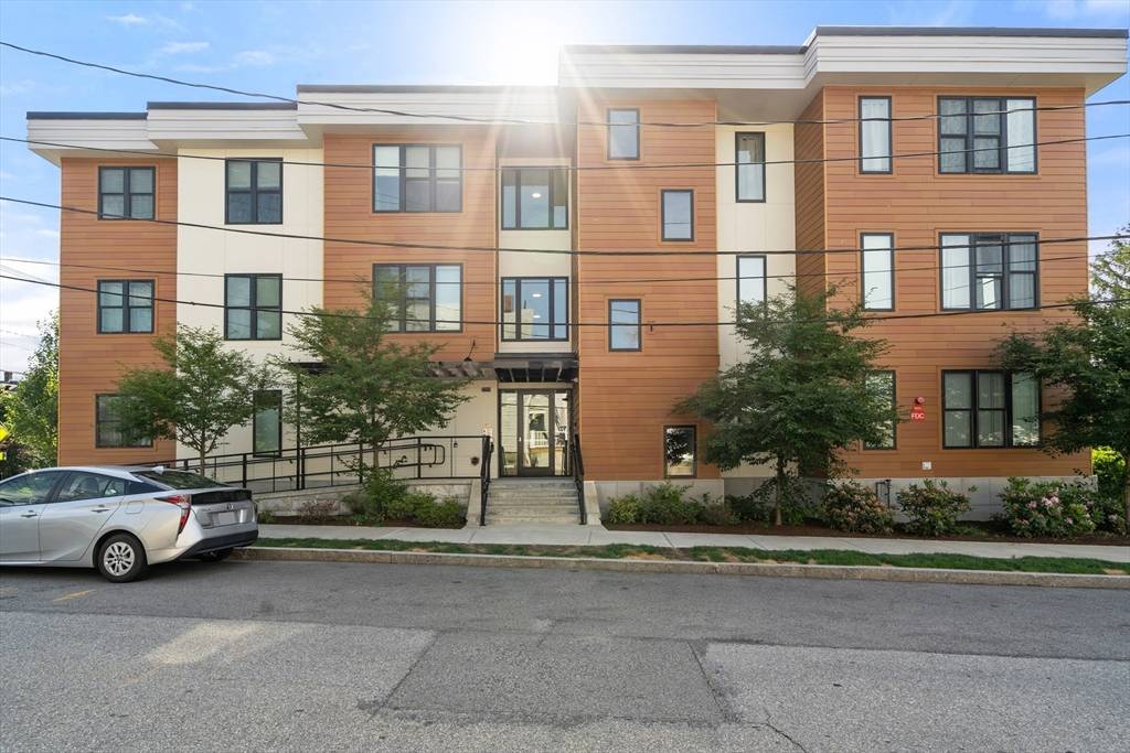 Newton, MA 02458,68 Los Angeles #PH6