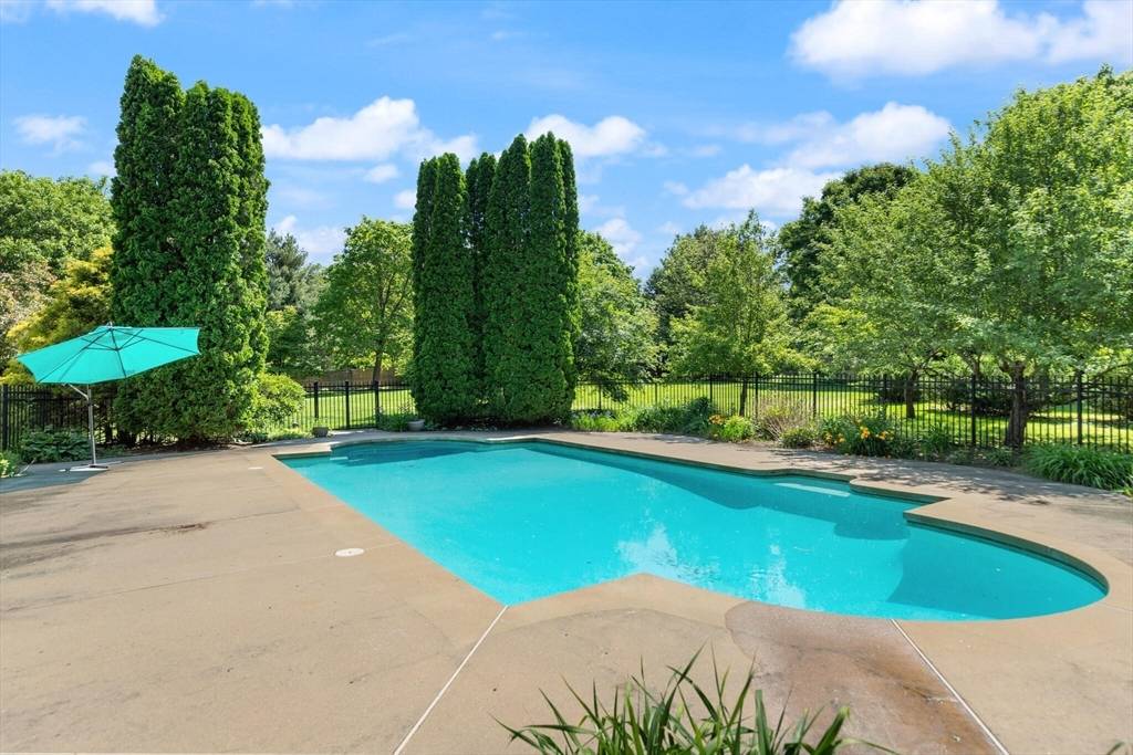 Stow, MA 01775,241 Red Acre Rd