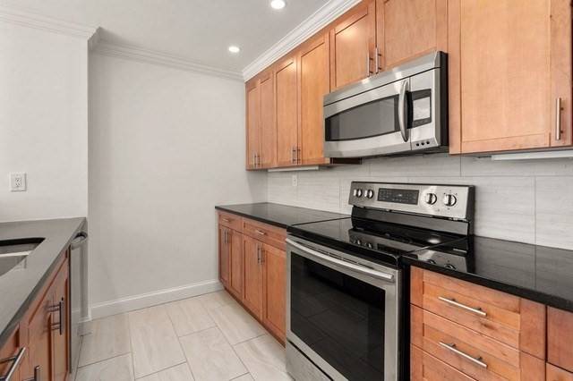 Newton, MA 02464,183 Oak St #306
