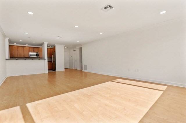 Newton, MA 02464,183 Oak St #306