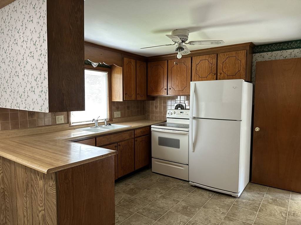 East Longmeadow, MA 01028,47 Mayfair St