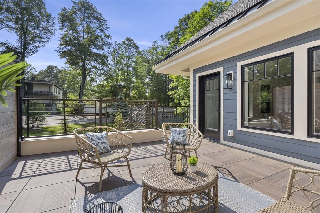 Newton, MA 02459,145 Warren St #5