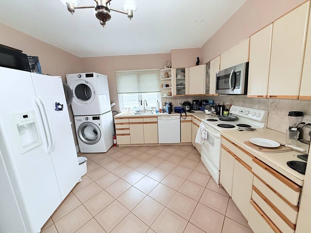 Brookline, MA 02445,208 Rawson #3