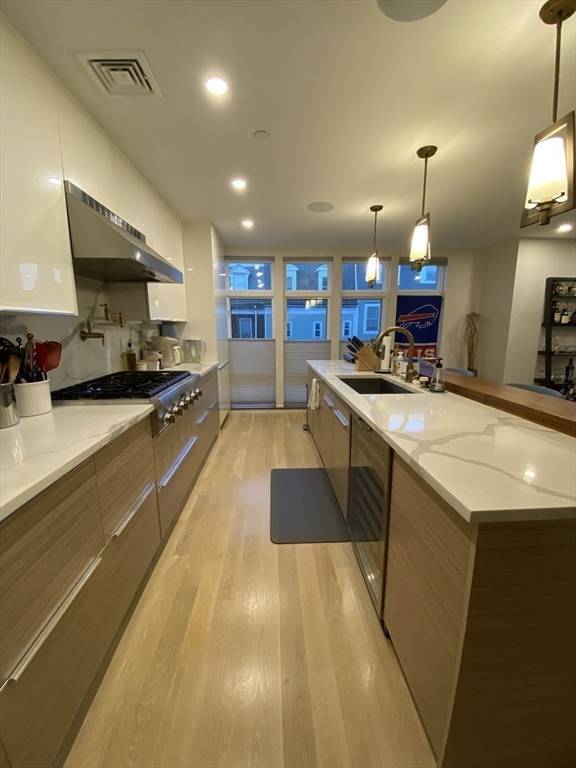 Boston, MA 02127,105 W 3rd #1