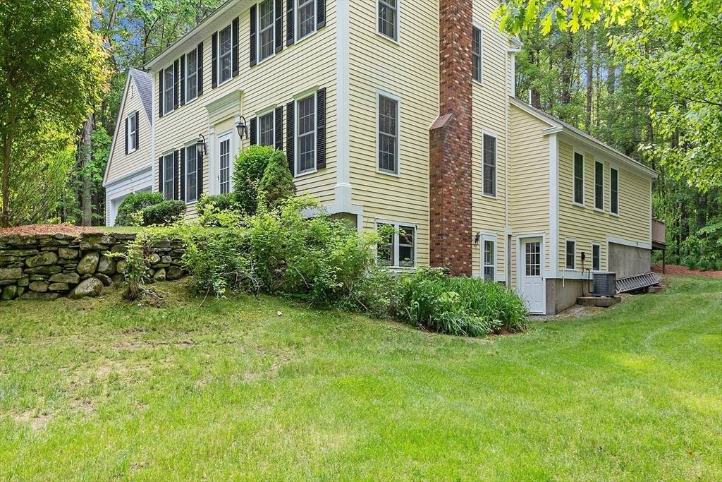 Townsend, MA 01469,135 South Row Road