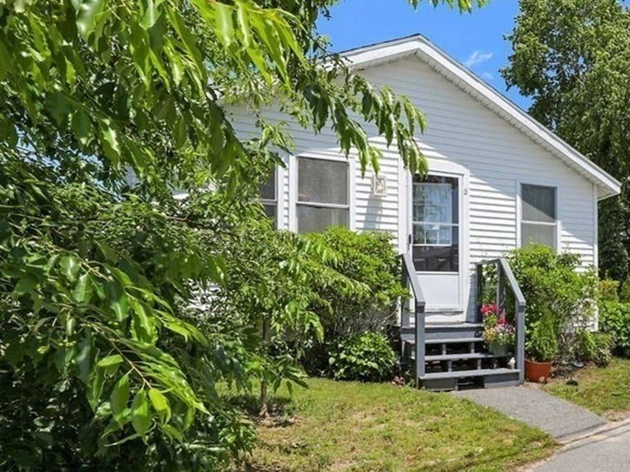 Wareham, MA 02571,8 Woodland Cir