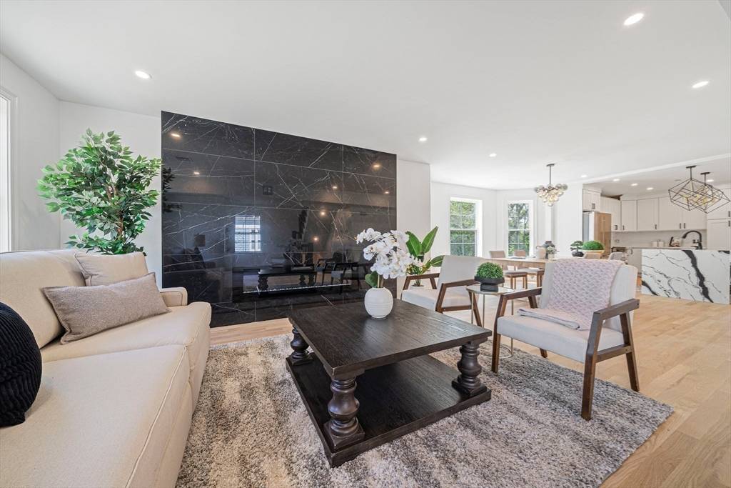 Boston, MA 02136,1135-1137 Hyde Park Ave