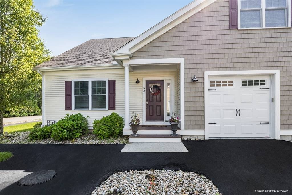 Falmouth, MA 02540,637 Gifford St #4A