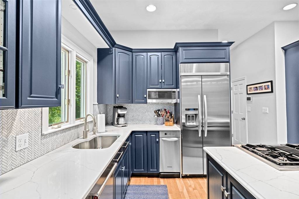 26 Donnelly Dr Dover, MA 02030