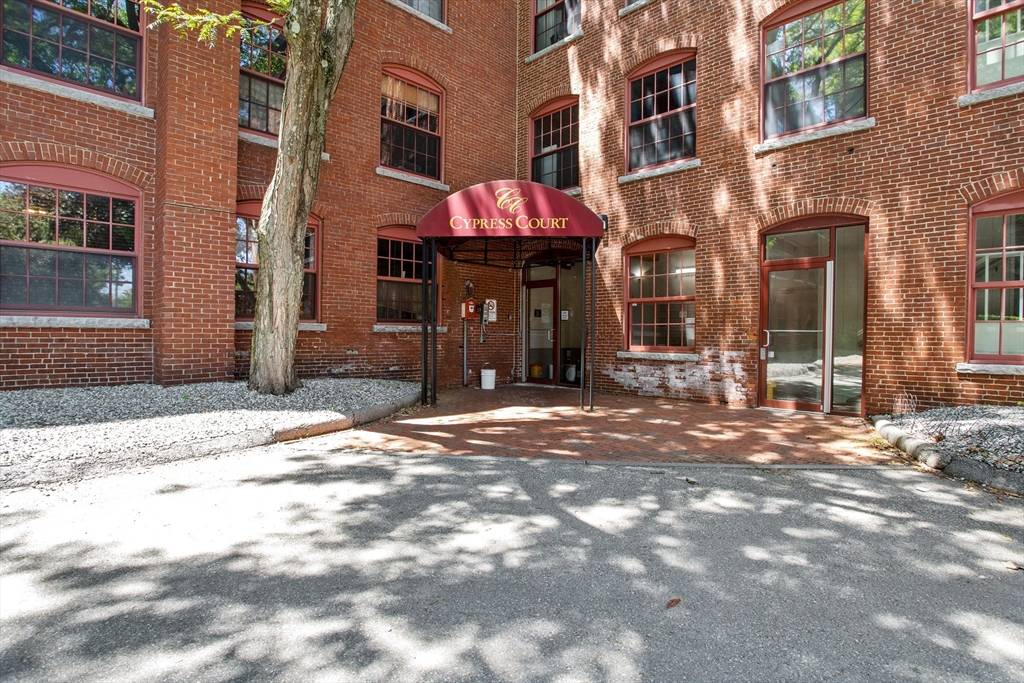 Manchester, NH 03103,335 Cypress St #2V