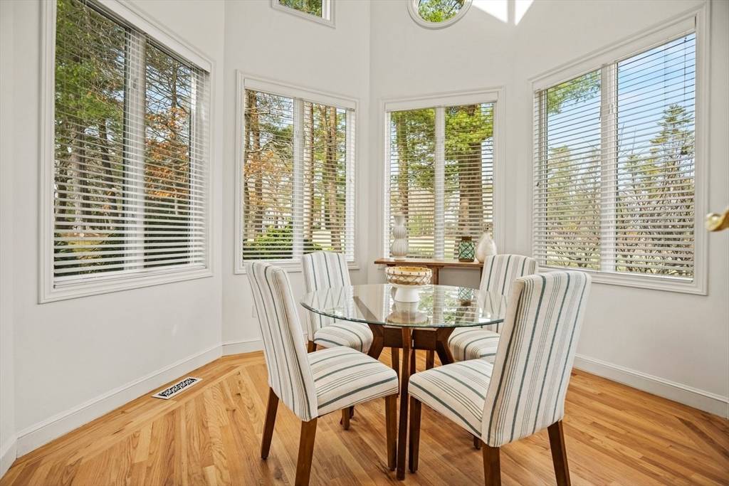 44 Southpoint Ln Ipswich, MA 01938